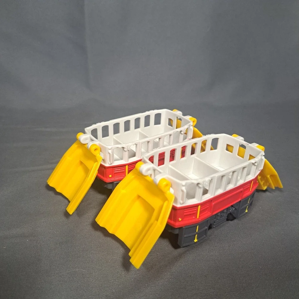 VTG 2006 Fisher Price Geotrax Busiest Team Open Top Trolleys Trains Set of 2